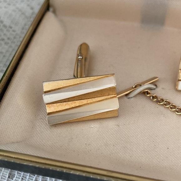 Men’s Vintage Mother of Pearl Inlaid Rectangular Gold toned Cuff Links. - Picture 2 of 4